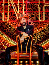 Massimo Sinato - Moulin Rouge! Das Musical 1 (c) ATG Entertainment.jpg